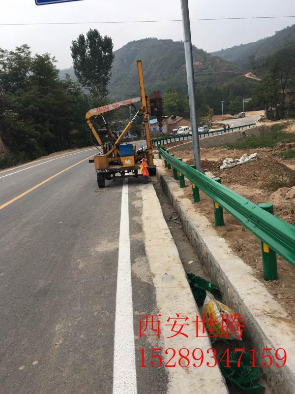 供应双波护栏 三波护栏 白带钢喷塑护栏板