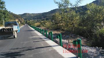 防撞波形护栏板 省道乡村公路安全防护栏
